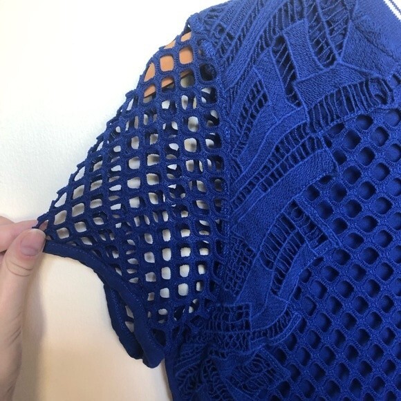 89th & Madison Nordstrom Blue Crochet Blouse Size Medium - Picture 5 of 8